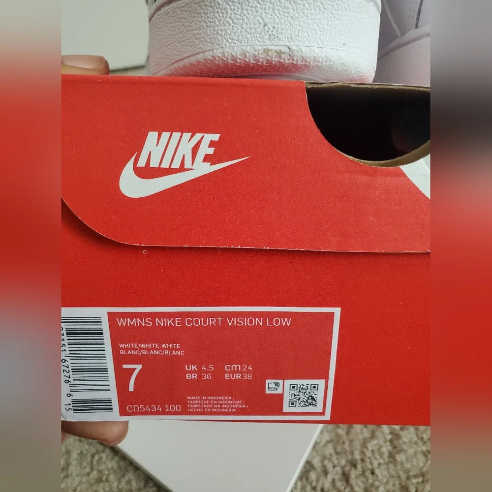 Womens White Nike - Picture 5 of 5